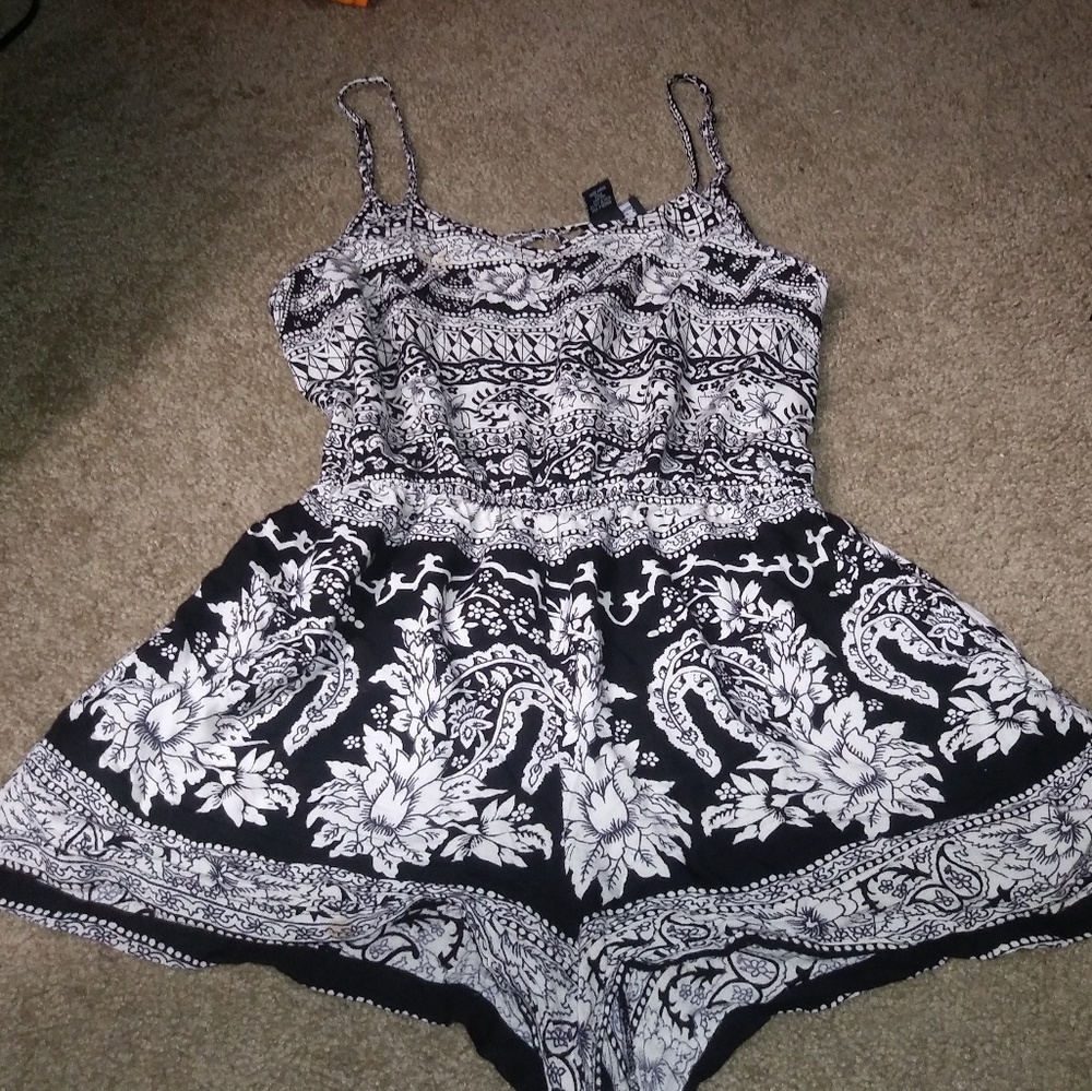 Romper - Picture 2 of 3